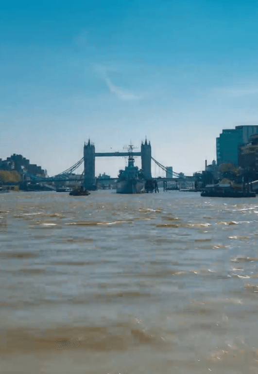 london_bridge_ship
